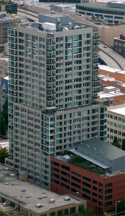 25-Story Apartment Tower Built in 2001 Now a Teardown